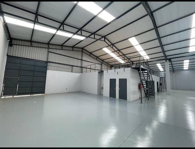 1,094M² WAREHOUSE TO LET IN COSMO BUSINESS PARK